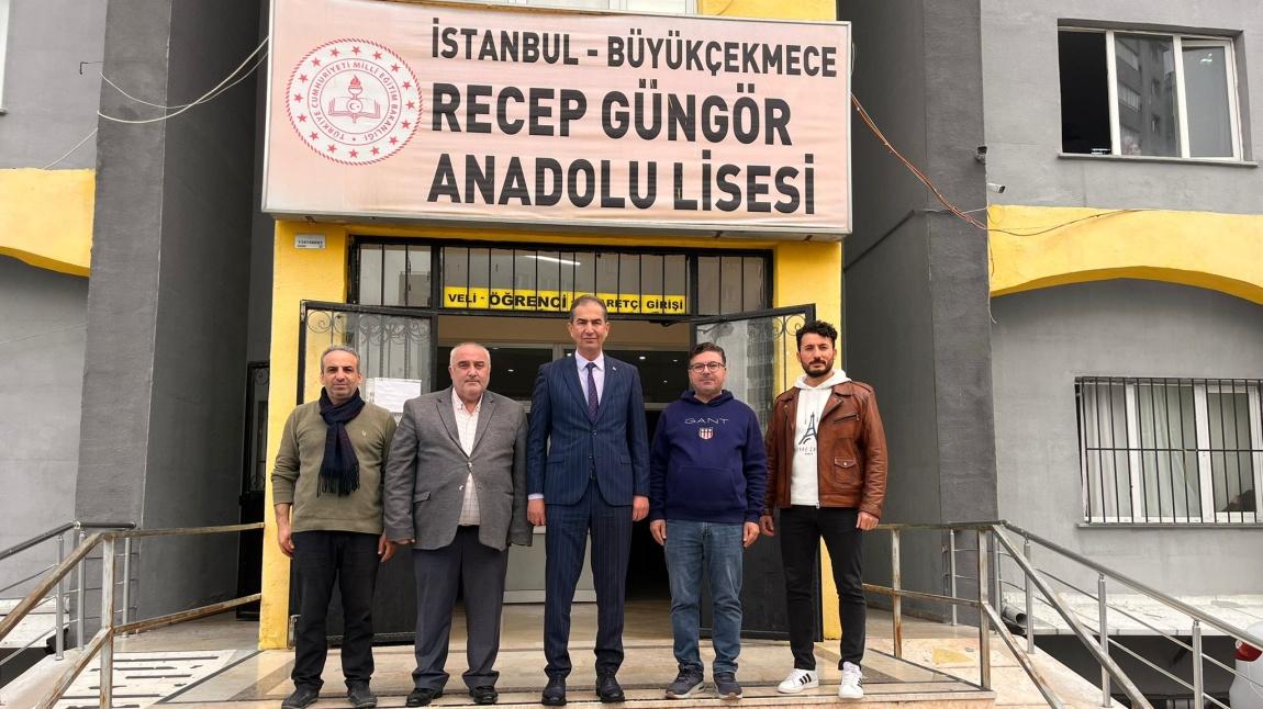 İlçe Milli Eğitim Müdürümüz Sn. Zekeriya ARTAR Okulumuzu Ziyaret Etmiş ve Öğretmenlerimizle Fikir Alışverişlerinde Bulunmuşlardır.
