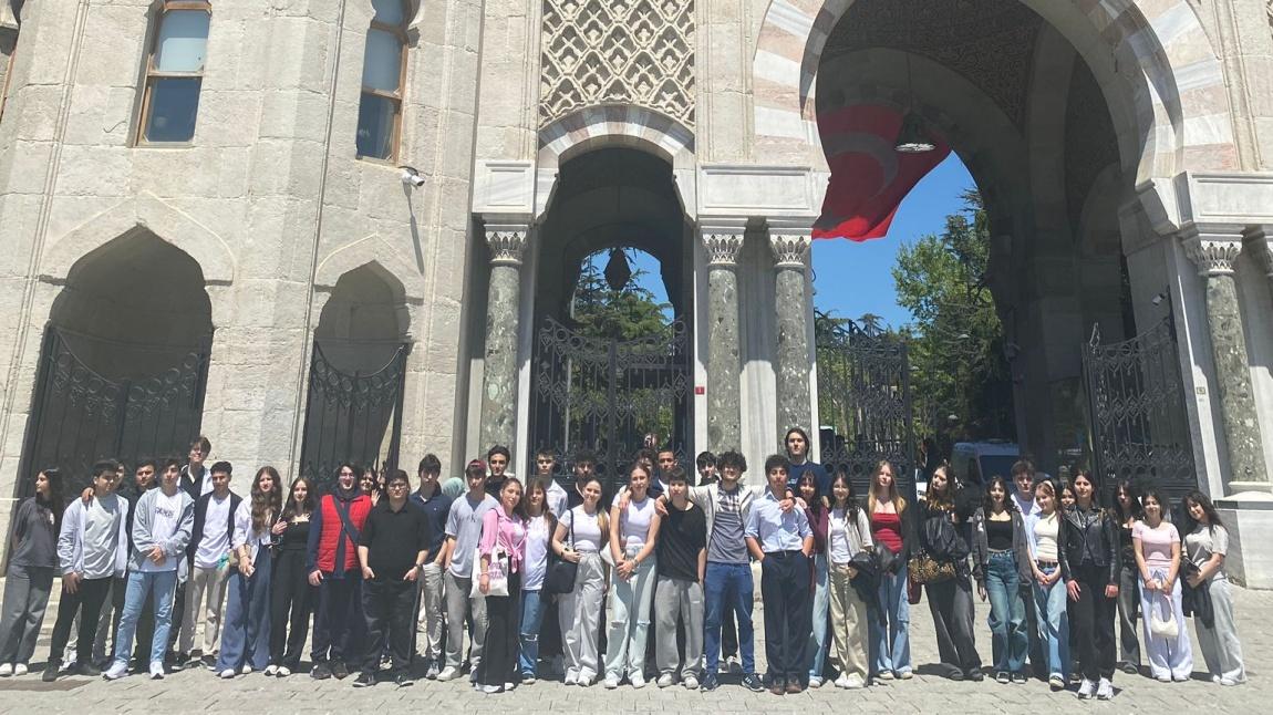 11. ve 12.Sınıf Dil Alanı Öğrencilerimiz ile İstanbul Üniversitesi Edebiyat Fakültesi Gezimizi Gerçekleştirdik. 