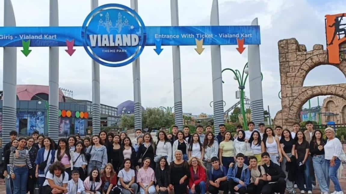 ÖĞRENCİLERİMİZ VİALAND TEMA PARK GEZİSİNDE 