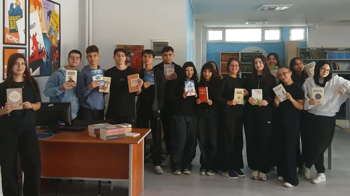 BEN OKUYORUM İSTANBUL OKUYOR PROJESİ KAPSAMINDA ÖĞRENCİLERİMİZ KÜTÜHANEMİZİ DÜZENLEDİ. 